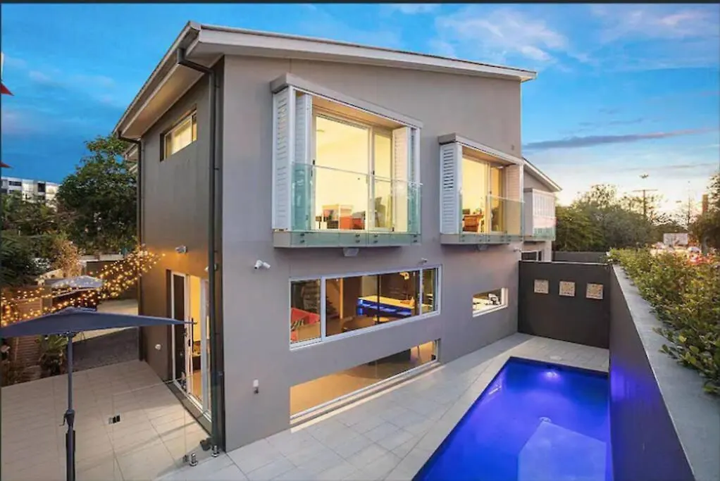 Stylish Surfers Paradise Haven 4Br4B Stunning Pool 2 Gold Coast 0*,  Austrálie