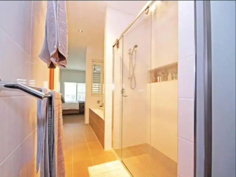 Stylish Surfers Paradise Haven 4Br4B Stunning Pool 2 Gold Coast