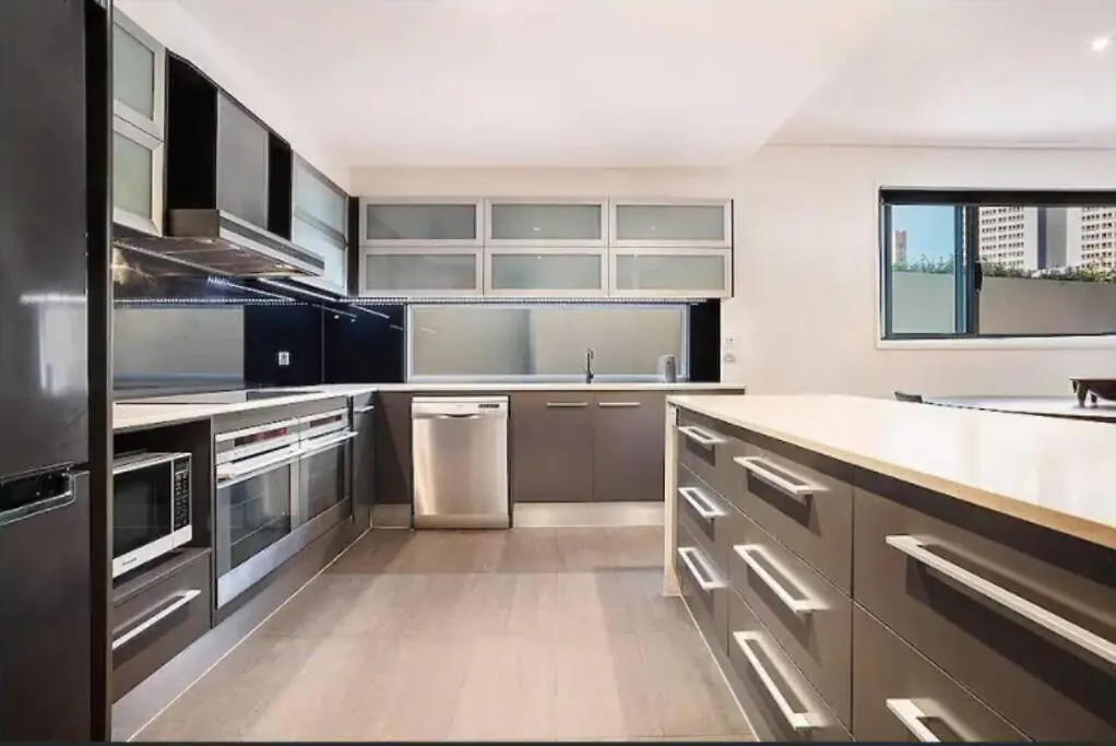Stylish Surfers Paradise Haven 4Br4B Stunning Pool 2 Gold Coast Austrálie