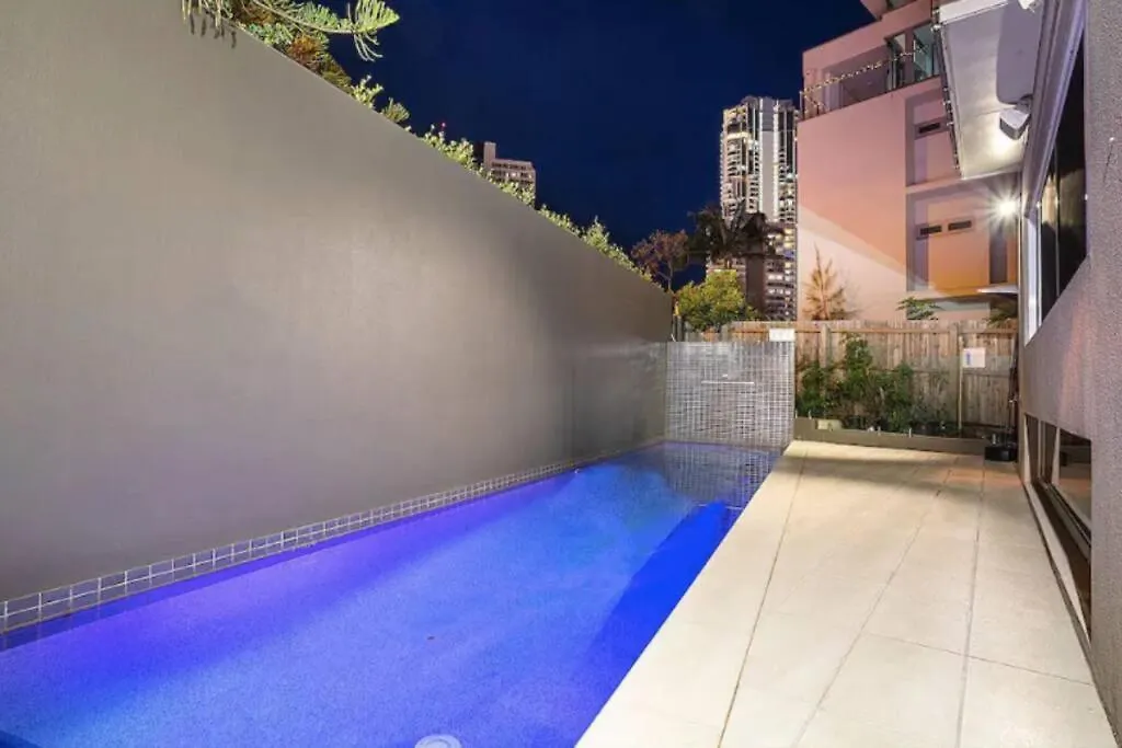 Vila Stylish Surfers Paradise Haven 4Br4B Stunning Pool 2 Gold Coast