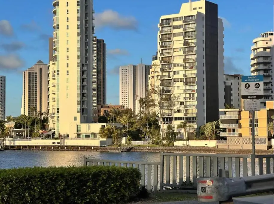 Vila Stylish Surfers Paradise Haven 4Br4B Stunning Pool 2 Gold Coast Austrálie