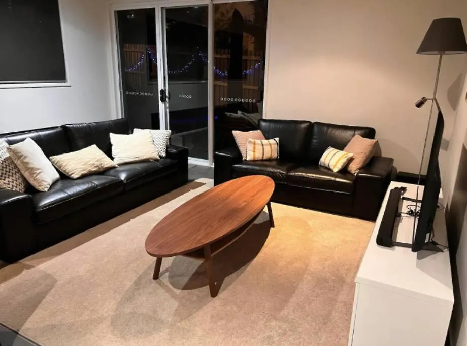 Stylish Surfers Paradise Haven 4Br4B Stunning Pool 2 Gold Coast Vila