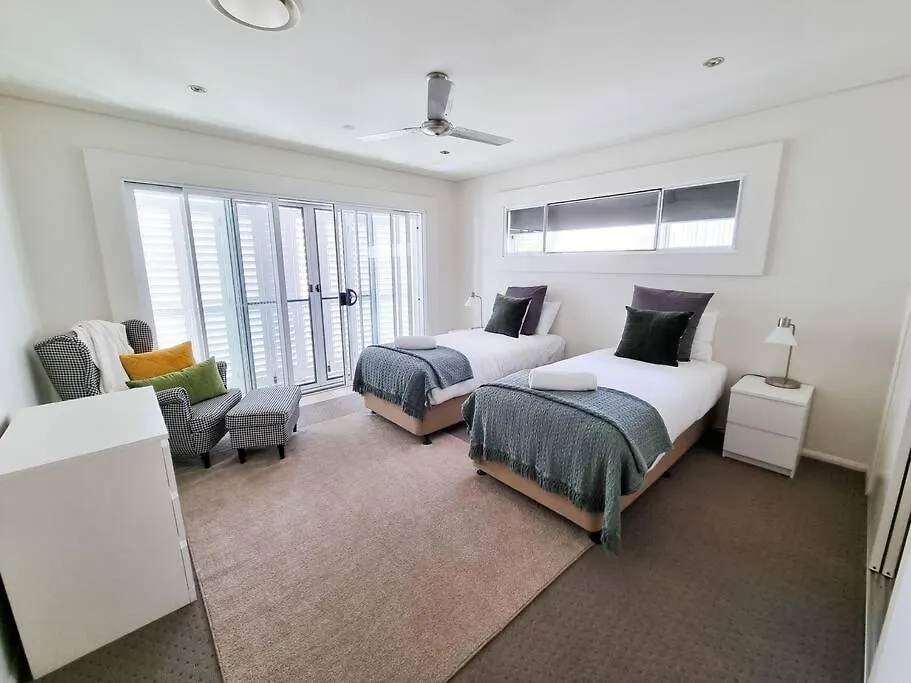 Stylish Surfers Paradise Haven 4Br4B Stunning Pool 2 Gold Coast